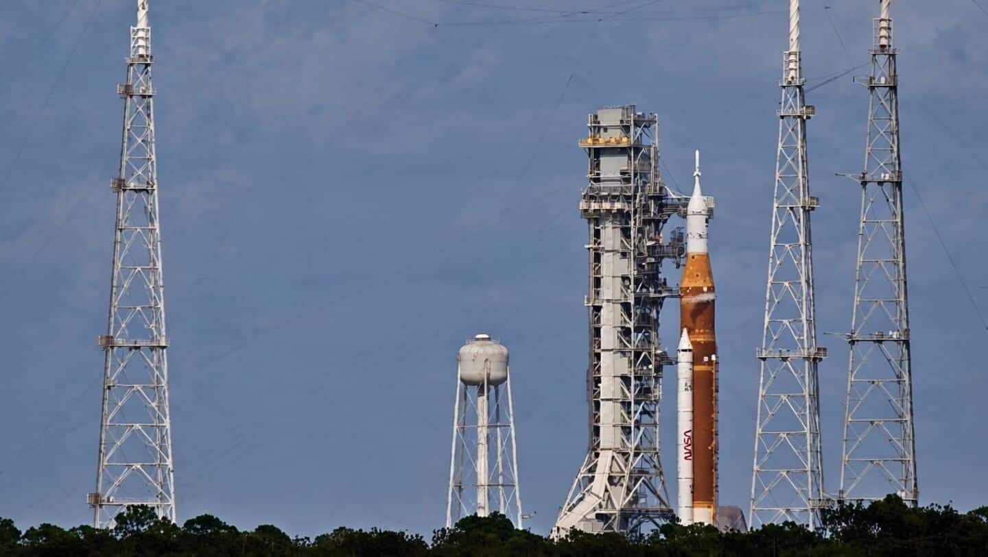 NASA Artemis II lunar flyby faces flight termination communication issue