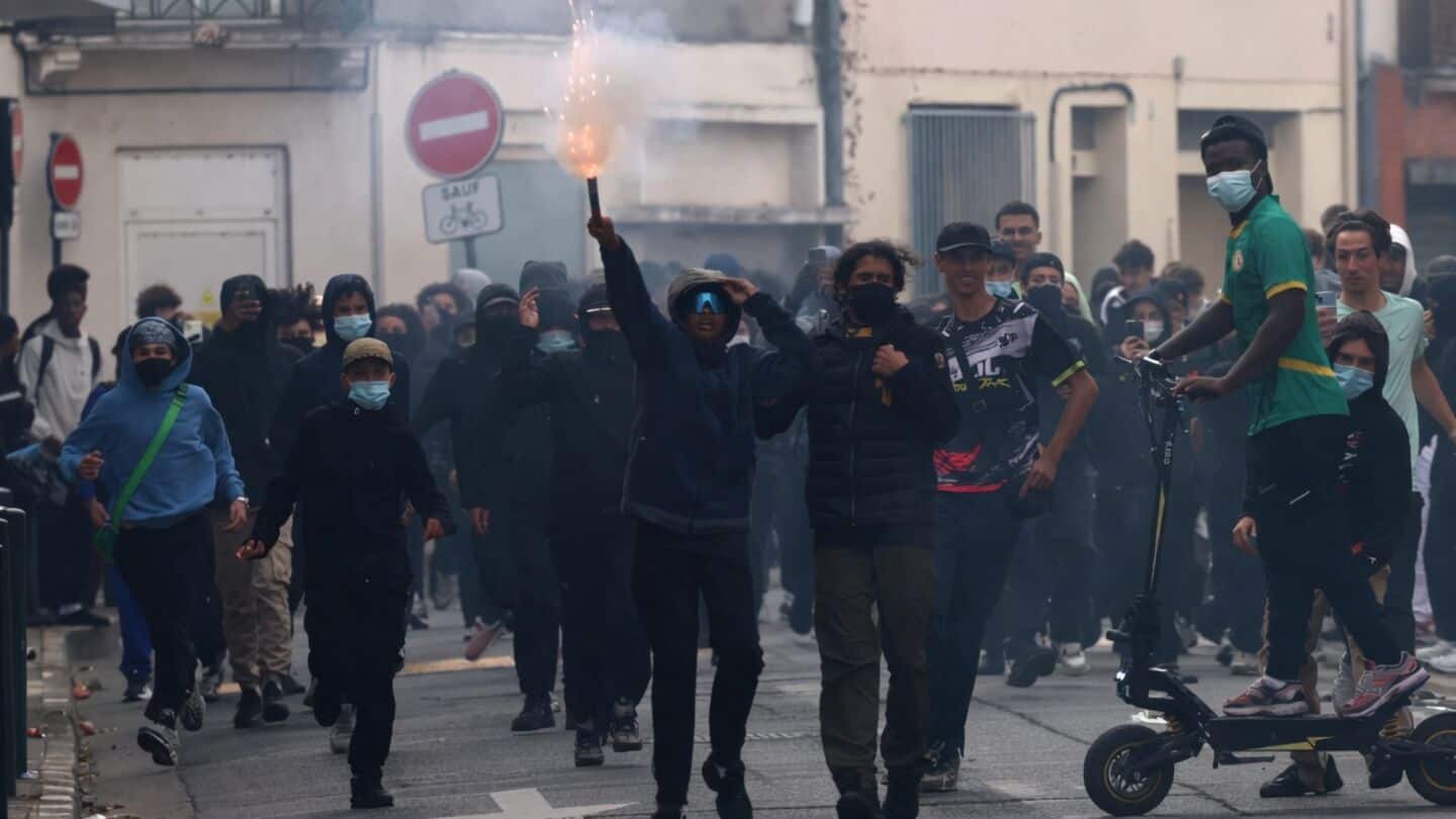 Lens teen loses hand after picking up police stun grenade