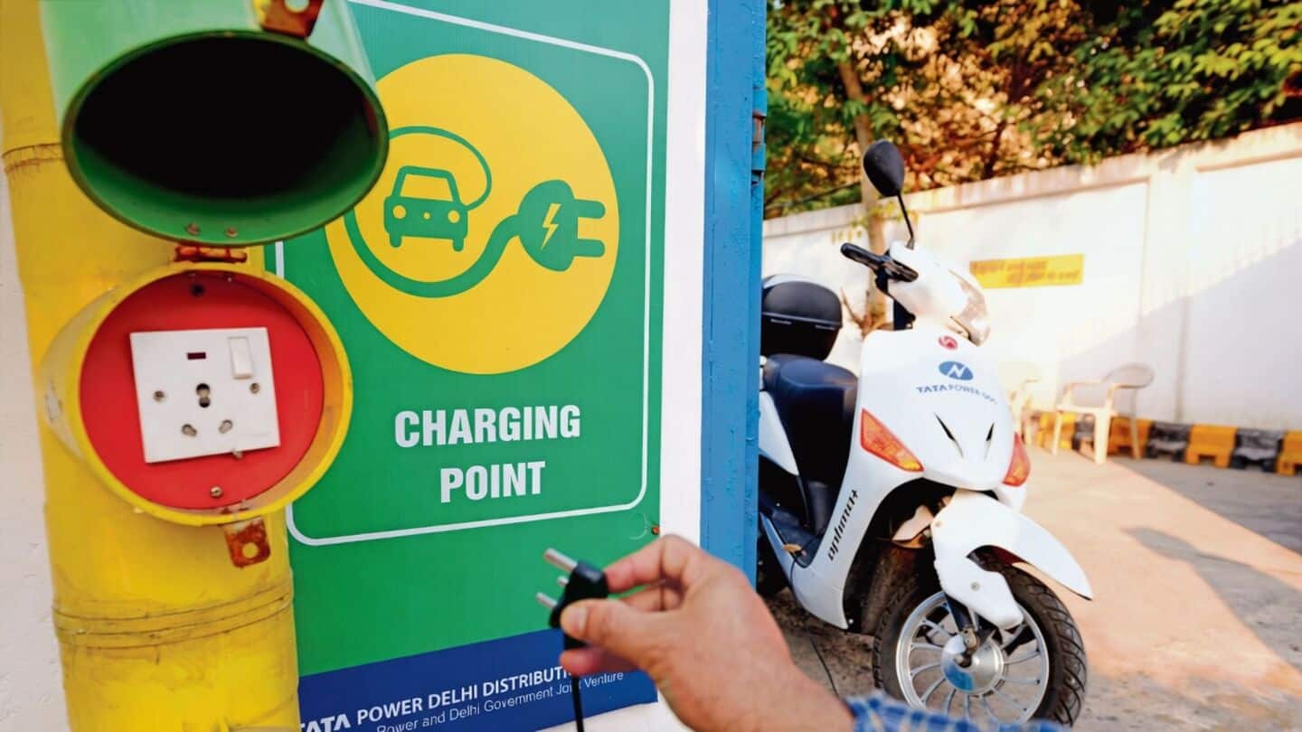 Delhi mandates electric 2 wheeler registrations from April 1 2028