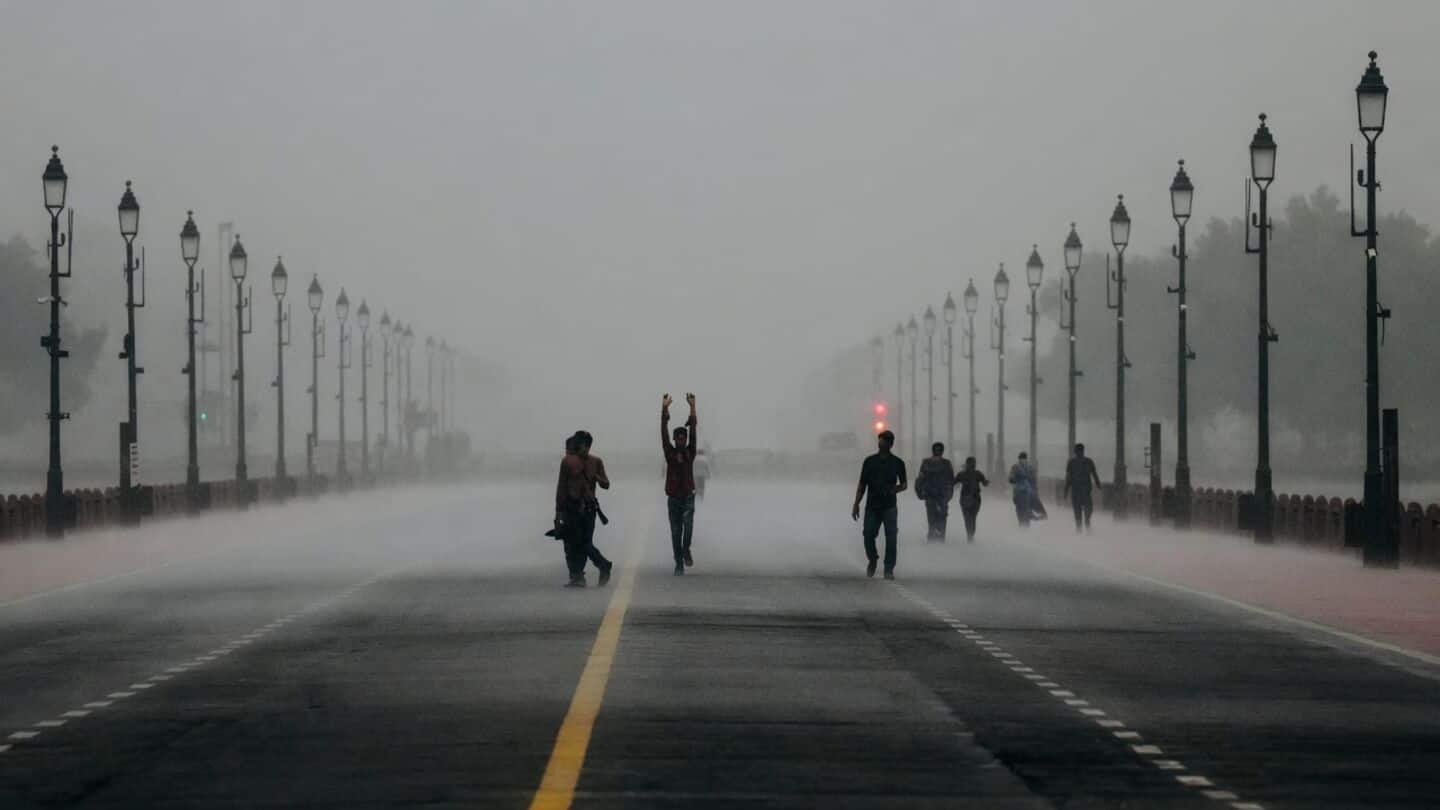 Strong rains and winds drench Delhi-NCR, disrupt airport access
