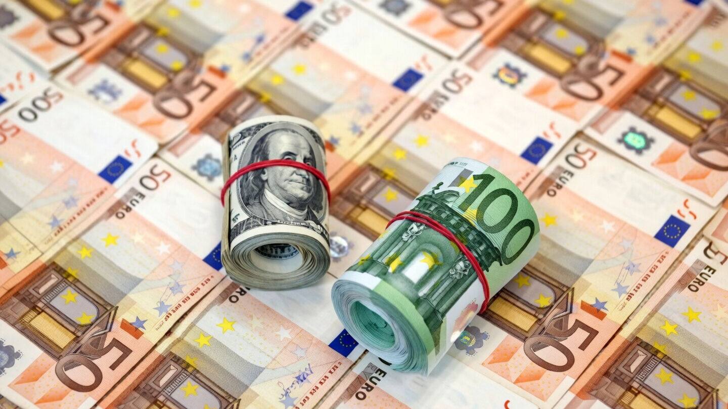 India's foreign exchange reserves drop $10.28 billion to $688 billion