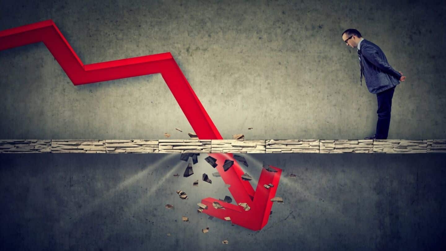 Sensex and Nifty slump as foreign investors sell ₹635.91cr