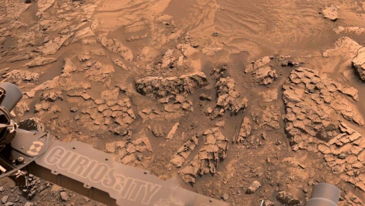 NASA's Curiosity spots fish-scale patterns near Antofagasta crater on Mars