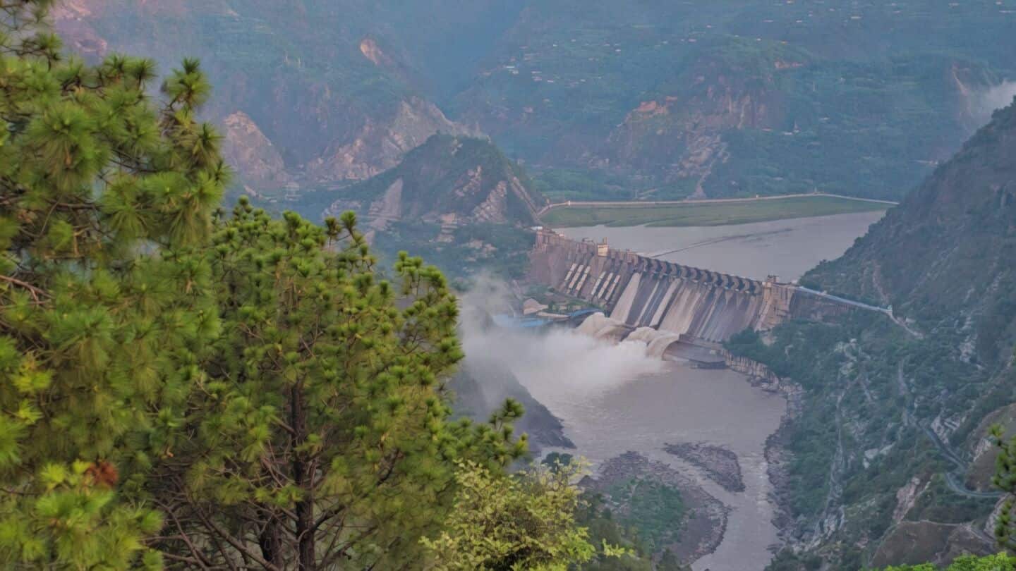 Jammu and Kashmir opens Salal Dam gates, Pakistan on alert