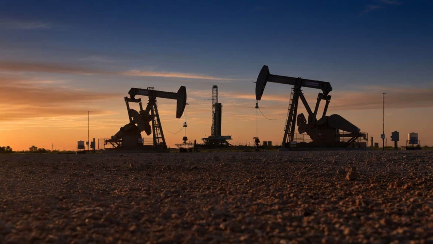 Oil slips over 1% after Saudi Arabia announces maritime coalition