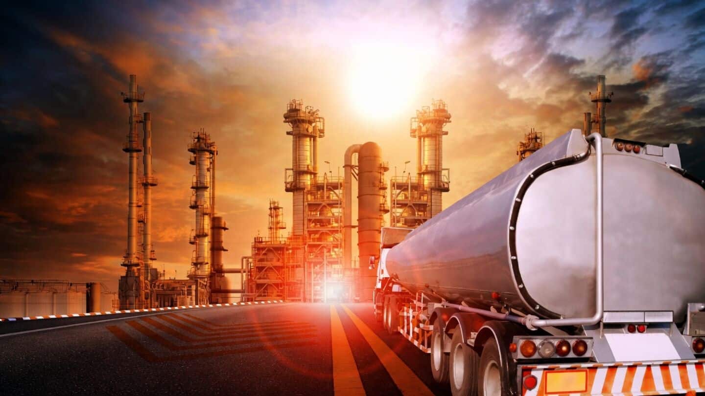 Oil prices slip as US considers lifting shadow fleet sanctions