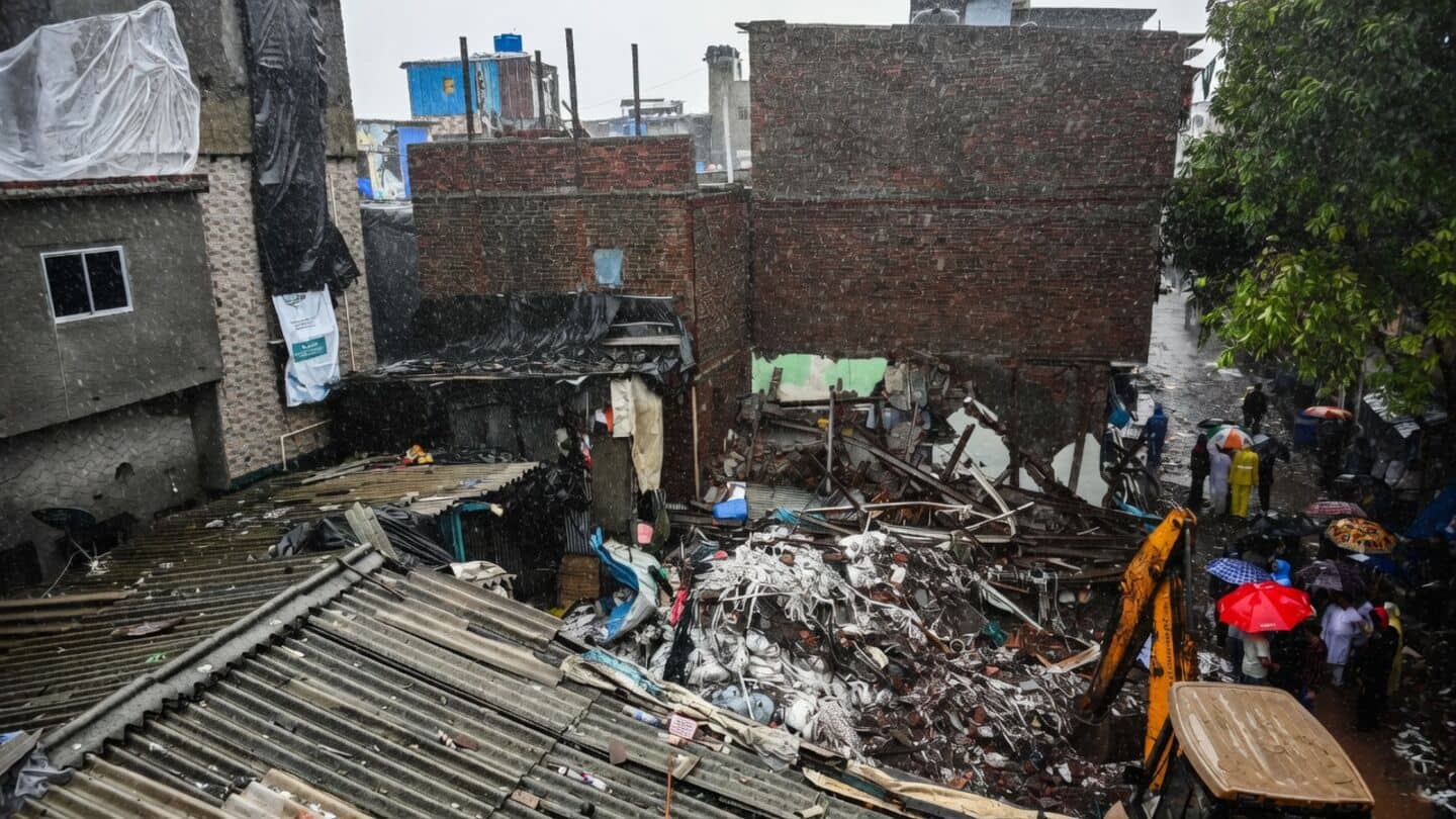 Illegal Mankhurd building collapse kills 6 after warnings ignored