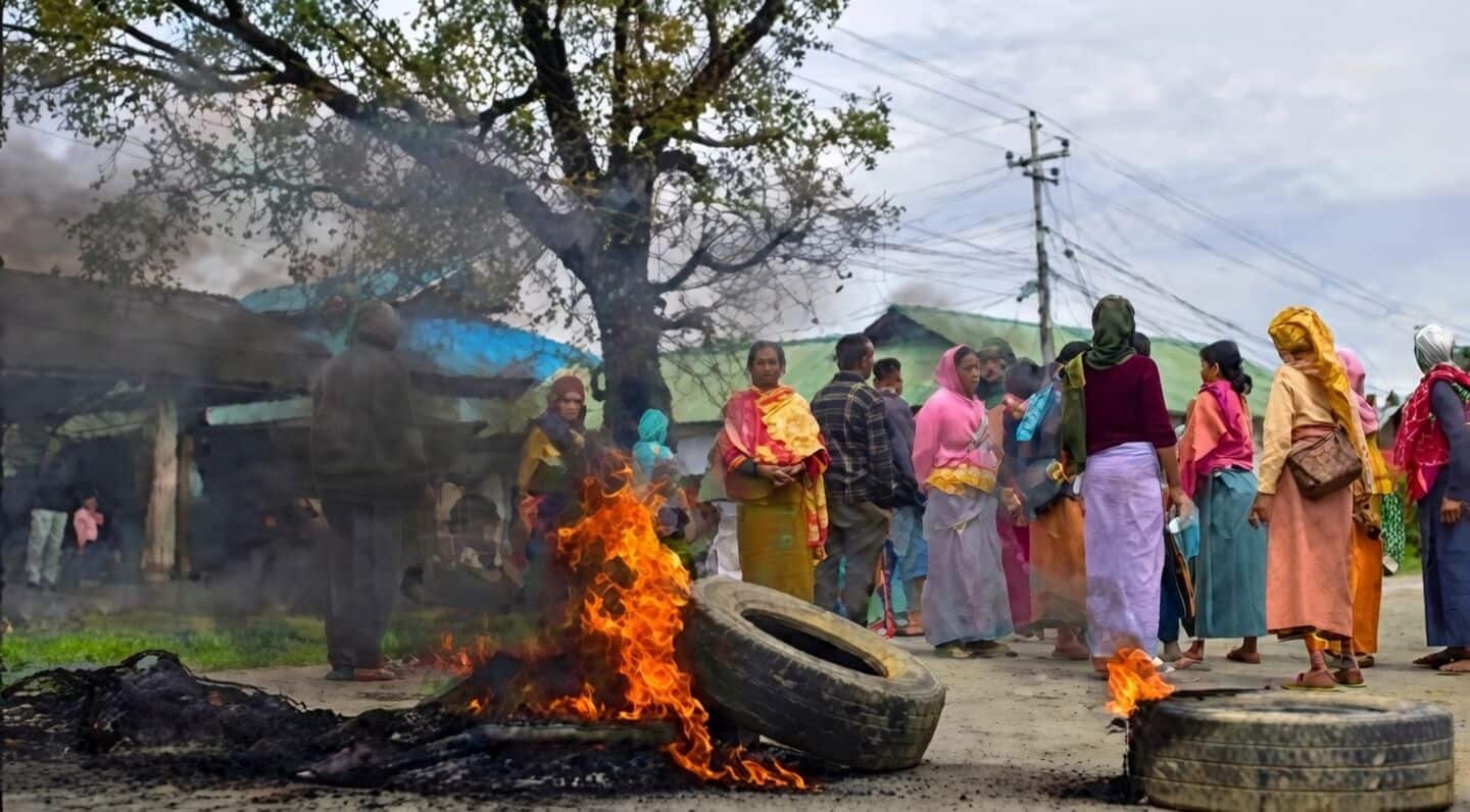इंफाल में फिर भड़की हिंसा: CRPF महिलाकर्मियों समेत 6 घायल, 5 दिन के बंद का ऐलान