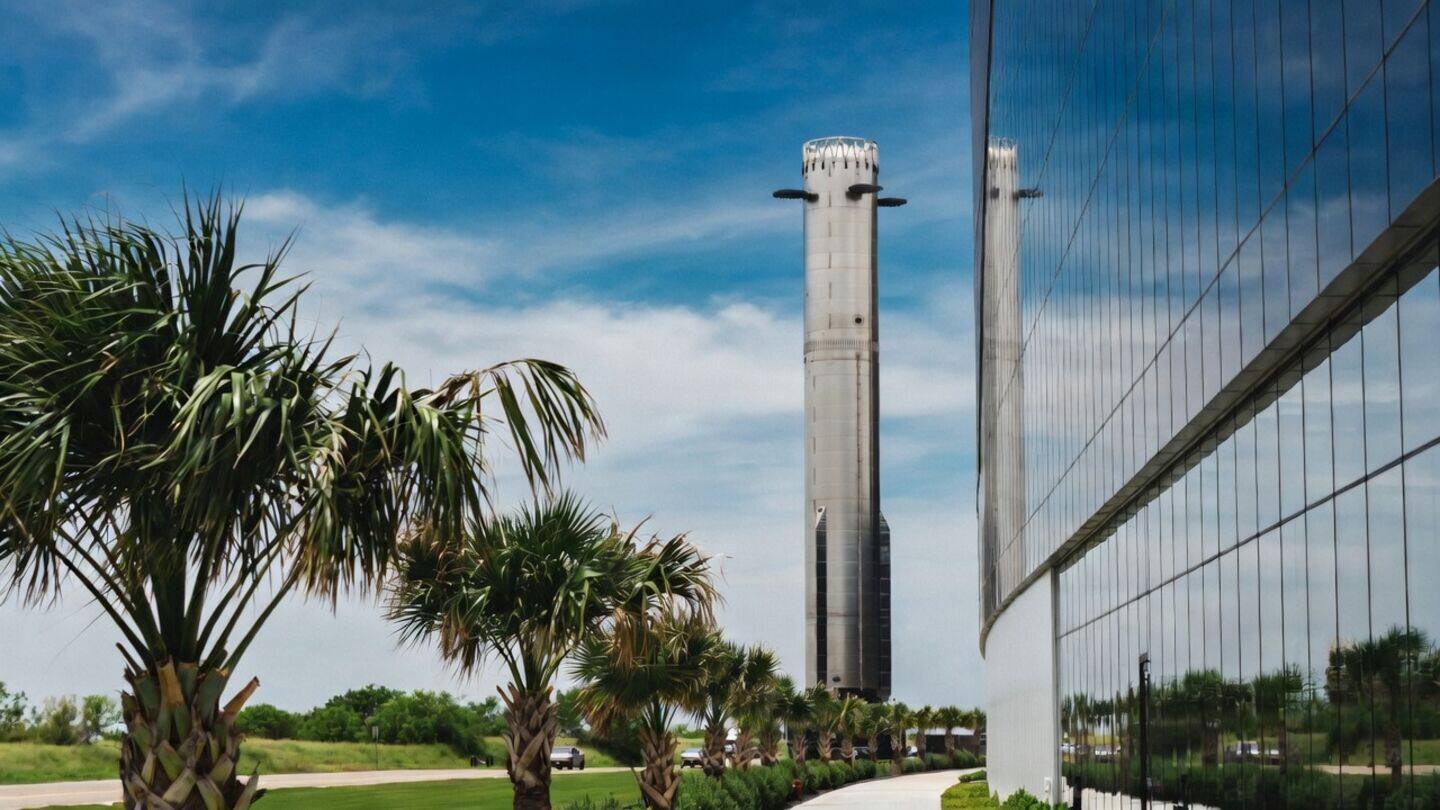 SpaceX fires 33 upgraded Raptor 3 engines in static test