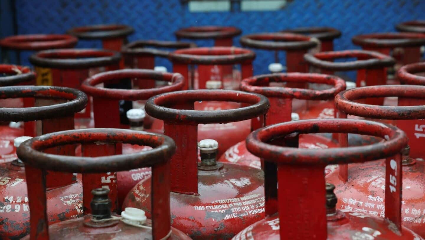 India urges shift from LPG to electricity amid $100 oil