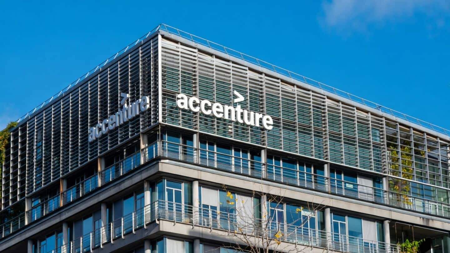 Accenture trims revenue growth forecast to 3%-4%, shares fell 18%