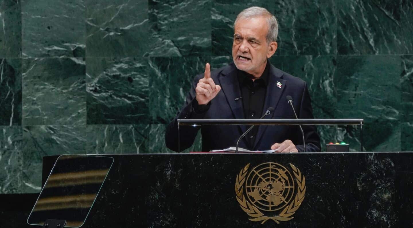 Masoud Pezeshkian rejects US accusations, displays children's photos at UN