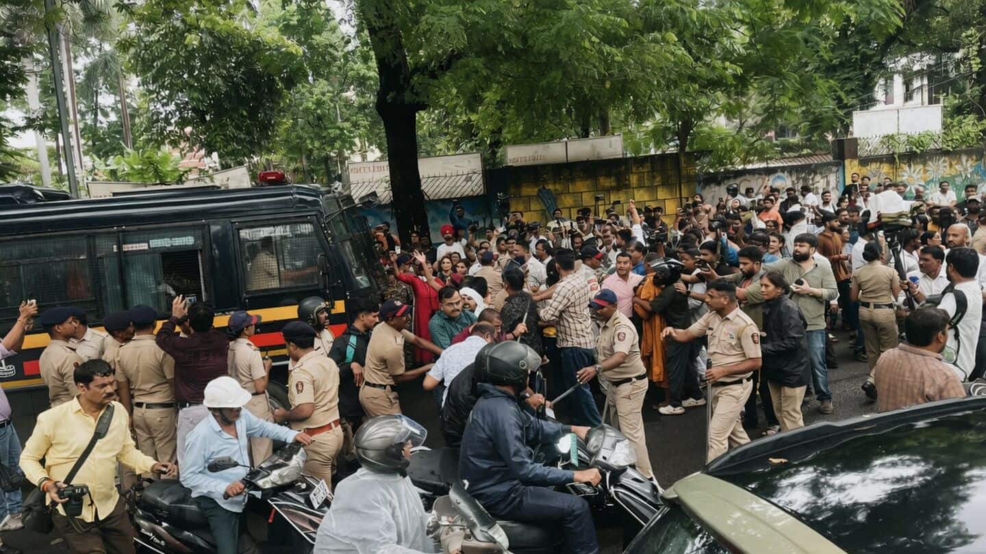 Mumbai police file FIRs against about 1,500 CJP protesters