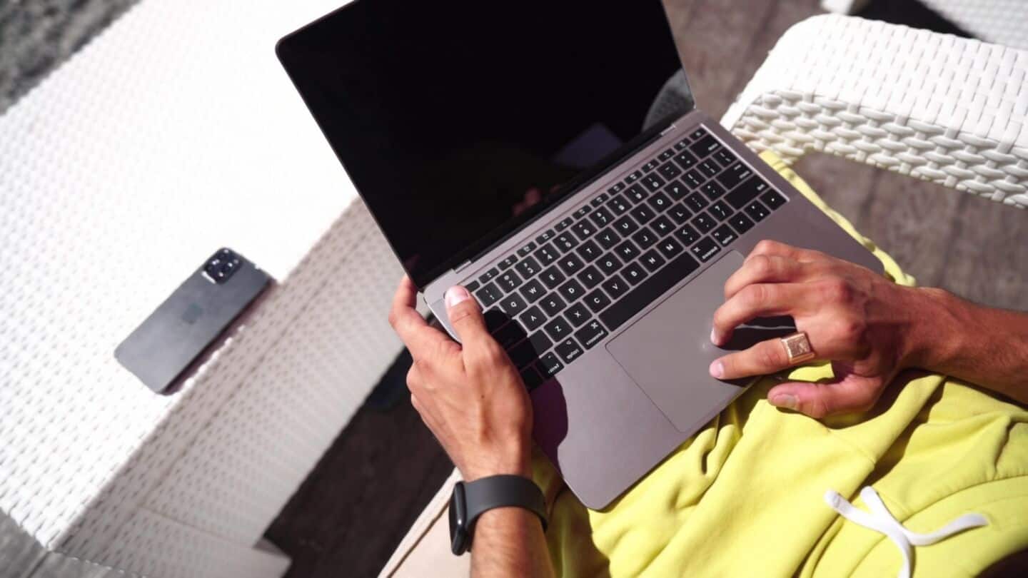 Apple warns macOS screen sharing bug lets attackers hijack Macs