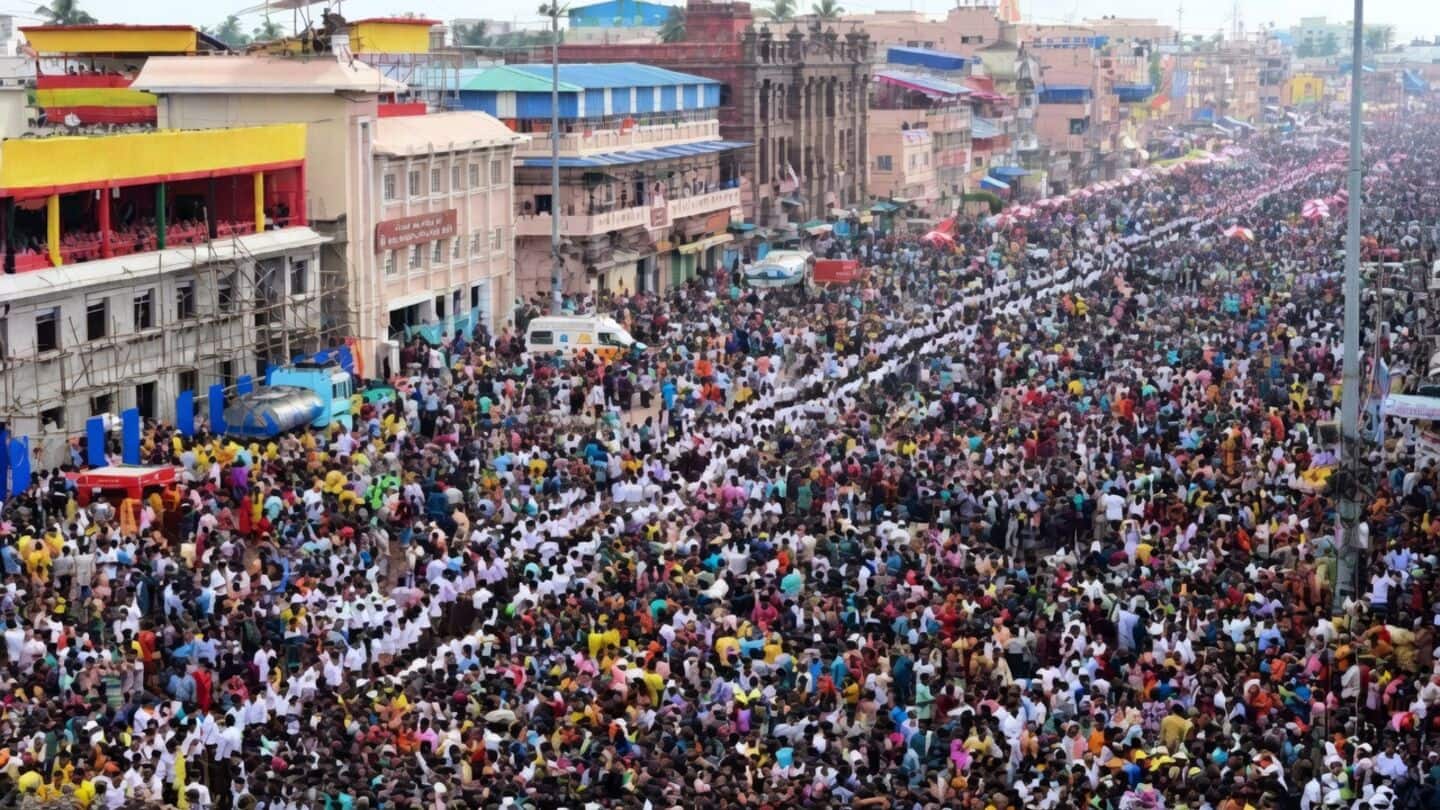 Puri Rath Yatra sees large crowds despite rain, 2 die