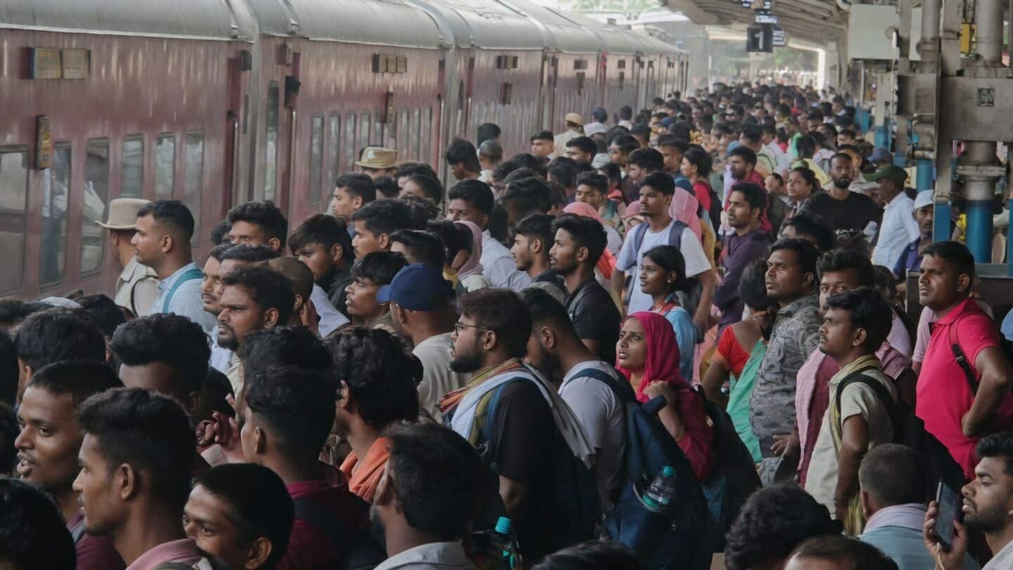 Prohibition Constable candidates clash boarding Rajdhani Express at Katihar station