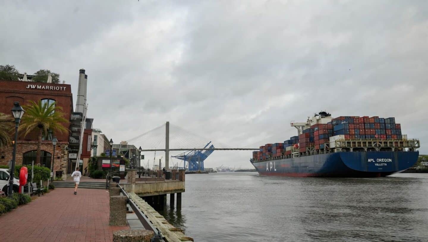 US appeals court pauses ruling against Donald Trump's 10% tariff