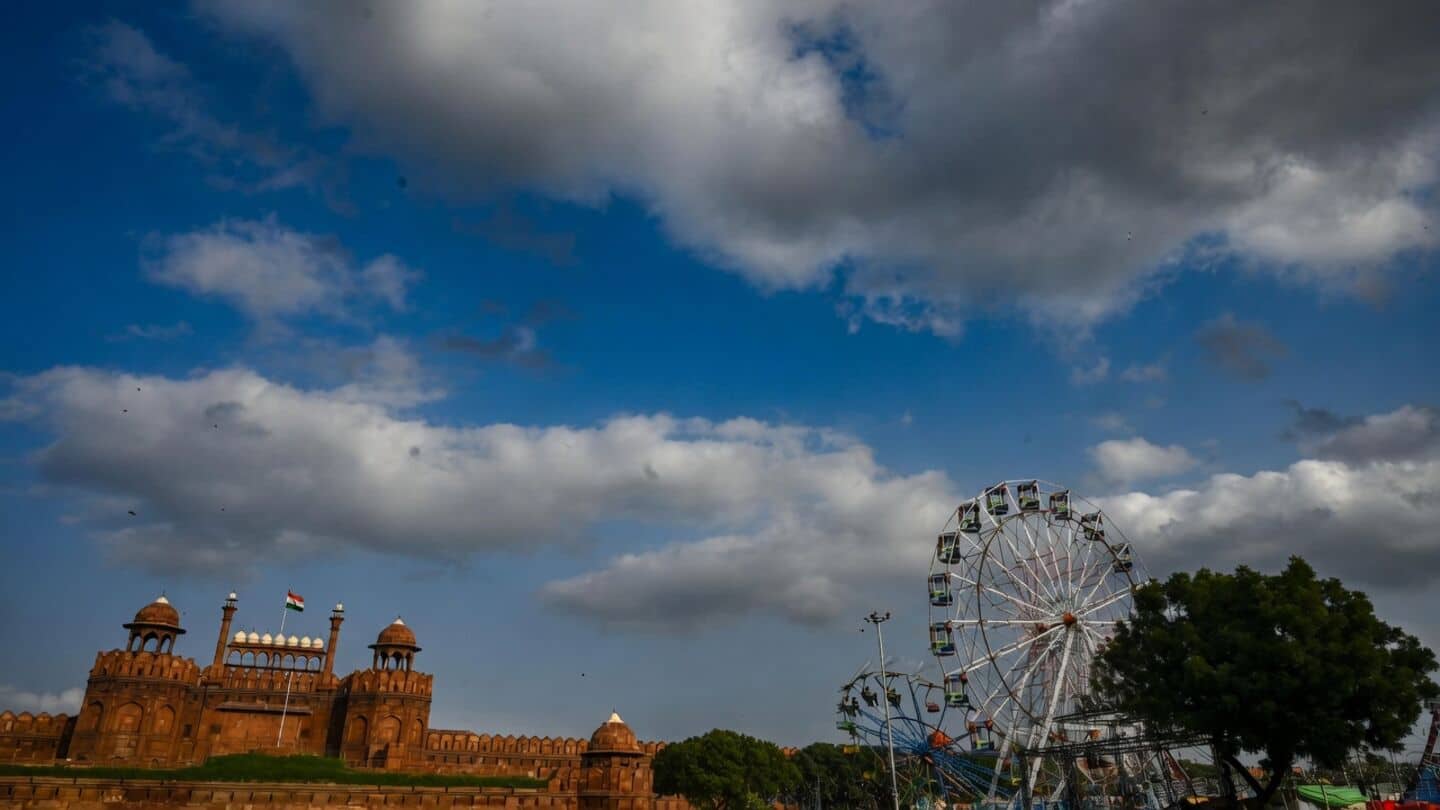 Delhi AQI jumps to 107 as winds and rain fade