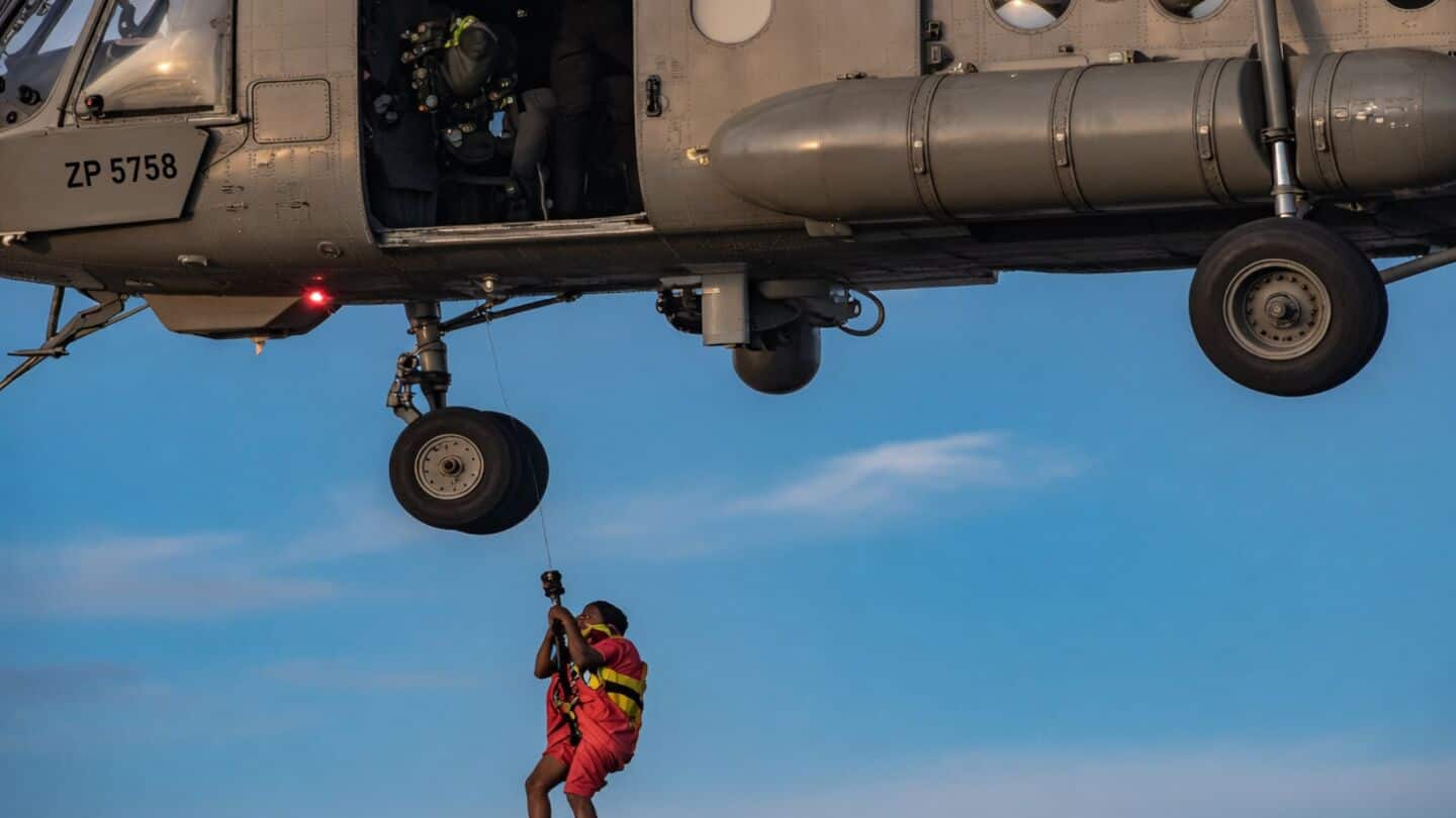 Indian Air Force rescues 12 on Indravati River hut roof