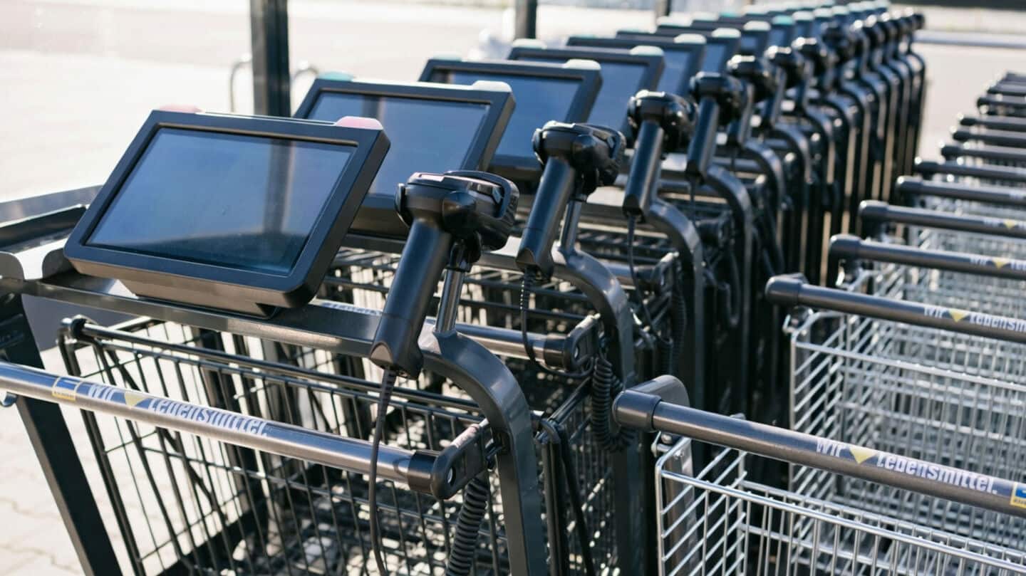 German supermarket study finds AI smart carts increase spending 32%