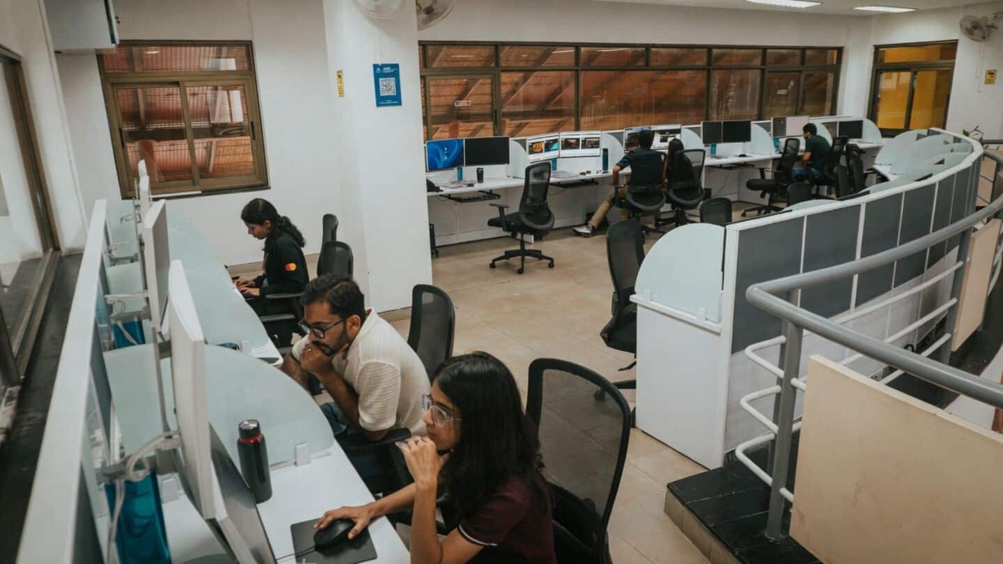 IIM Kozhikode launches Bloomberg Finance Lab with about 12 terminals
