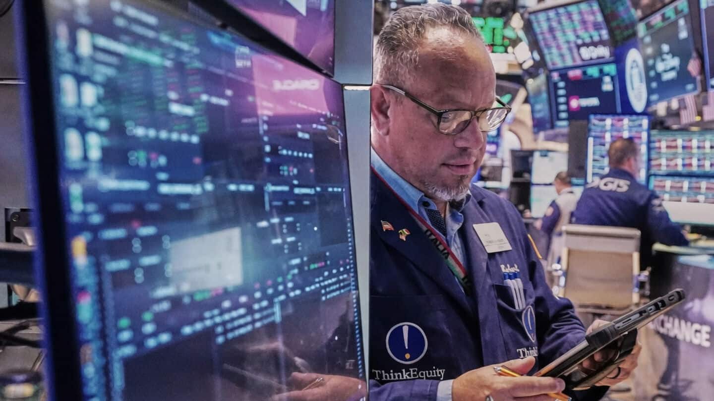 US stocks rise to records as Snowflake soars on AI