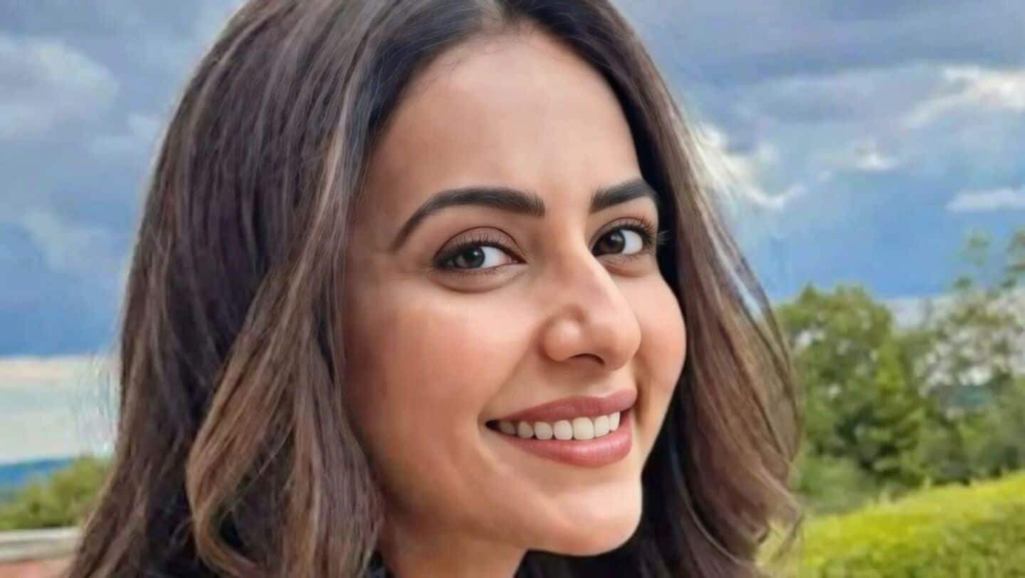 Rakul calls Ranveer-Aditya's 'Dhurandhar' a 'masterpiece'