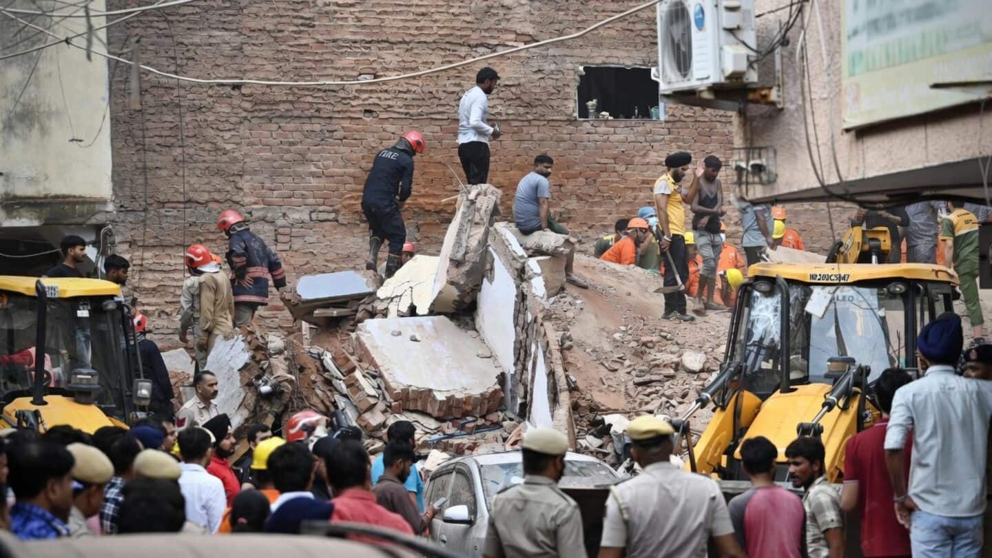 Five-story boys' PG collapses in Satya Niketan, 5 dead