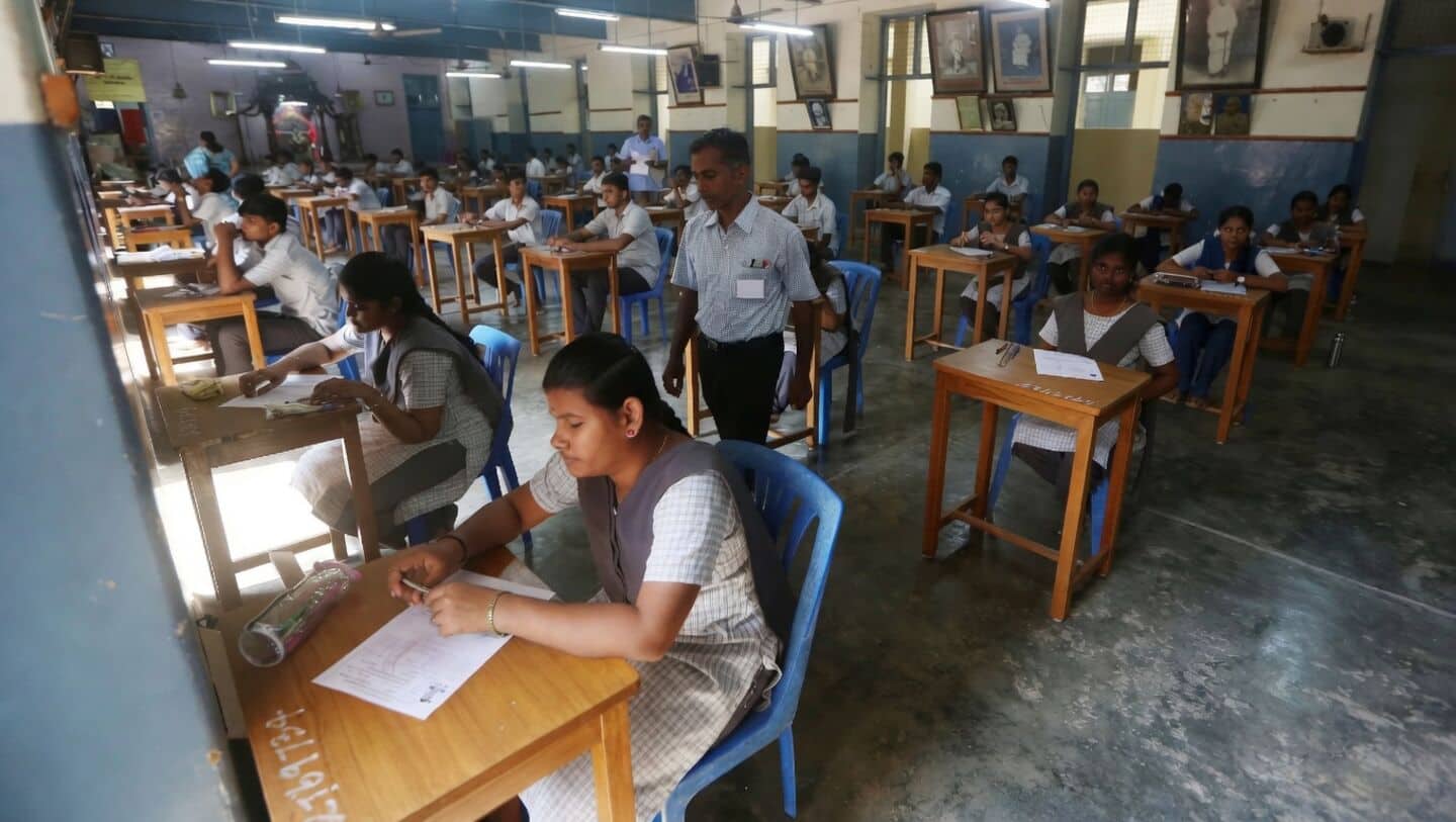 Government praises CBSE on-screen marking, students report glitches, ₹67,000 fees