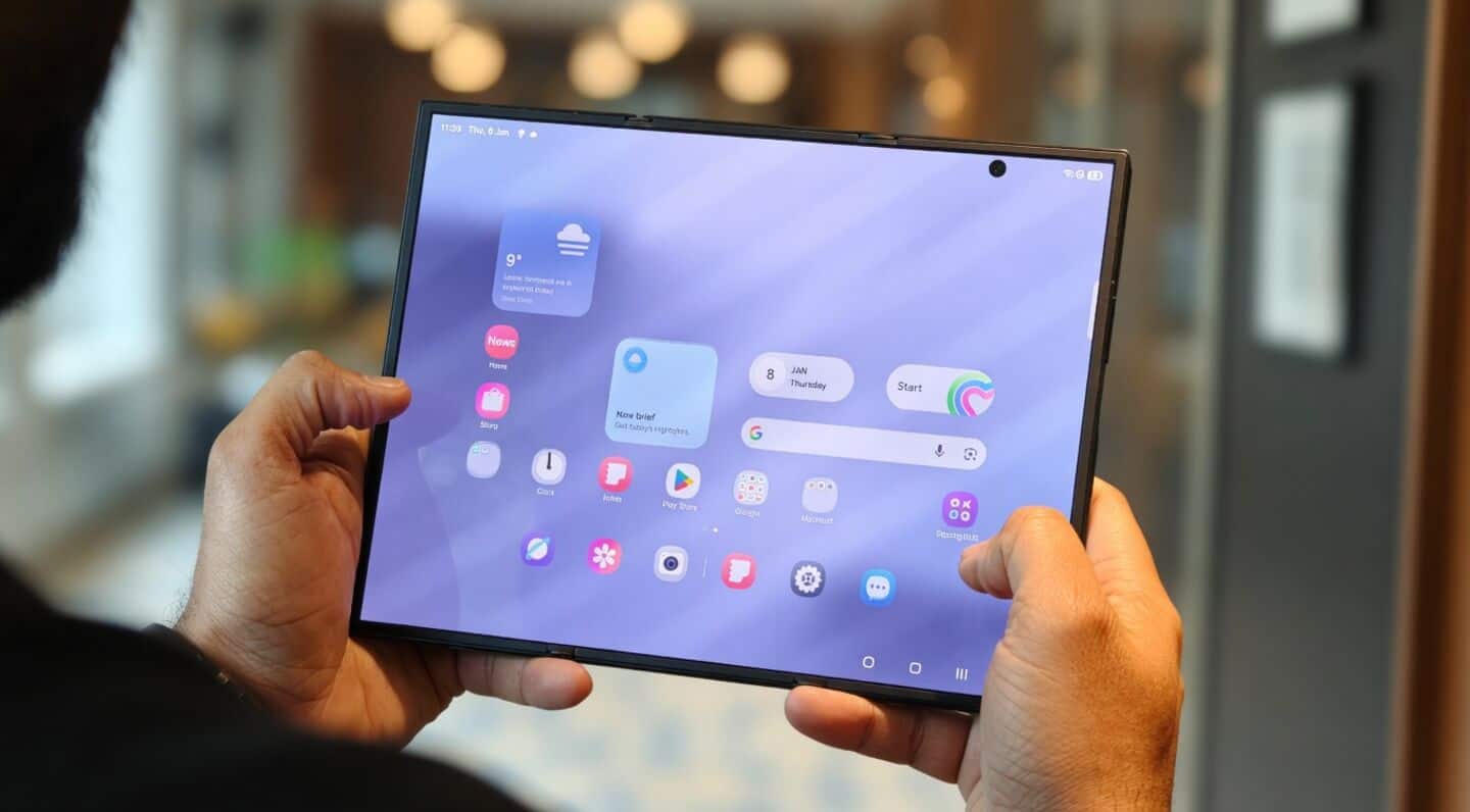 Samsung patent shows Galaxy Z Rollable expanding sideways into tablet