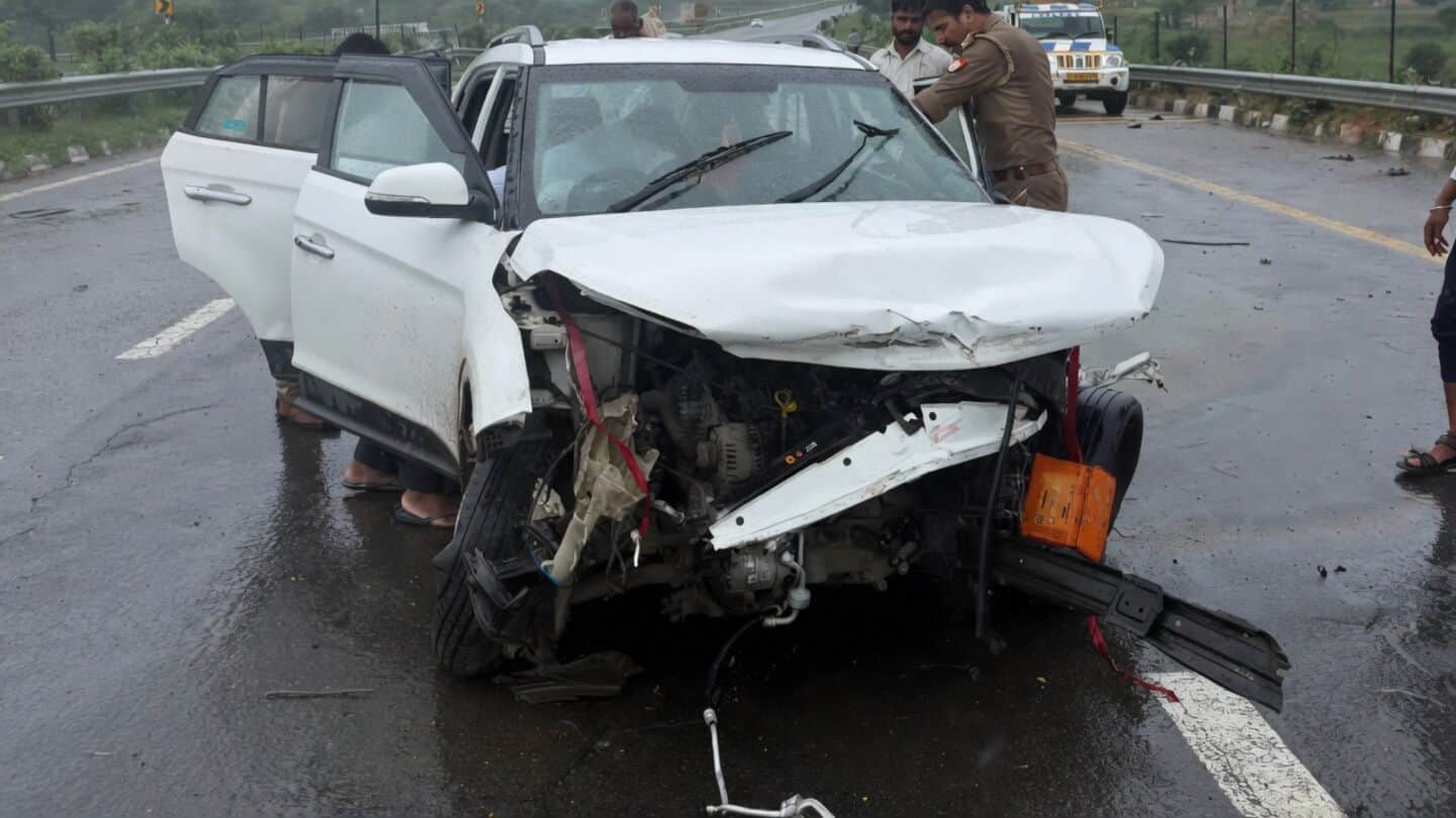 Three Delhi residents die in crash on Lucknow Agra Expressway