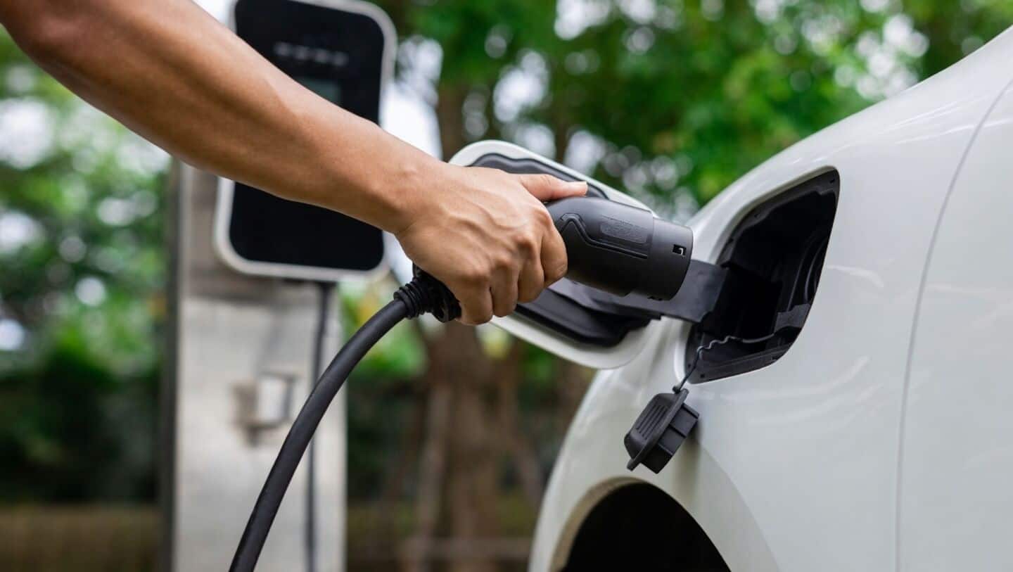 Vinai Kumar Saxena hails Ladakh's 1st EV charging stations