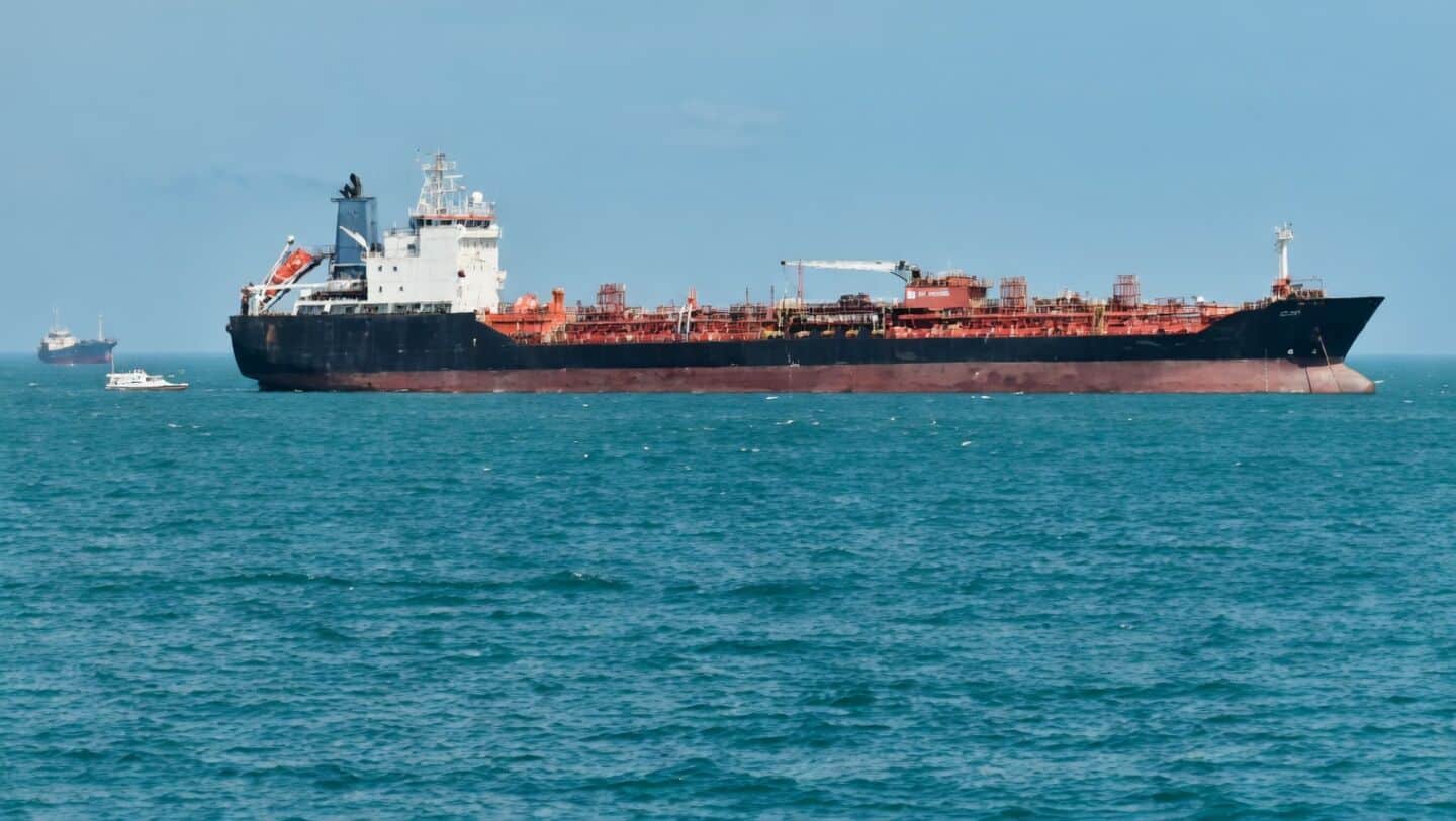 Brent, WTI slip after Iran allowed Chinese tankers through Hormuz