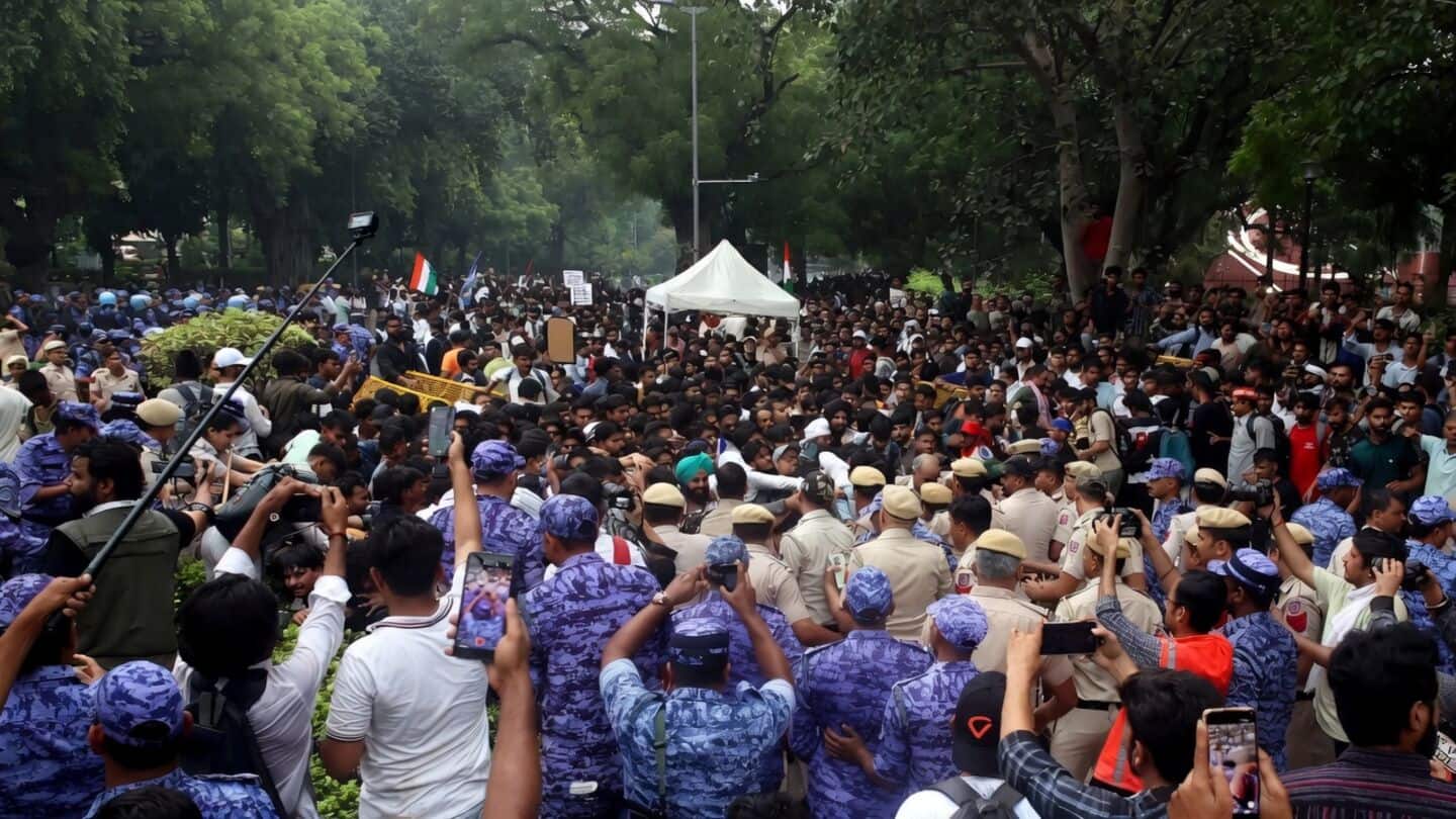 Over 50 detained after Delhi Parliament march amid confusion