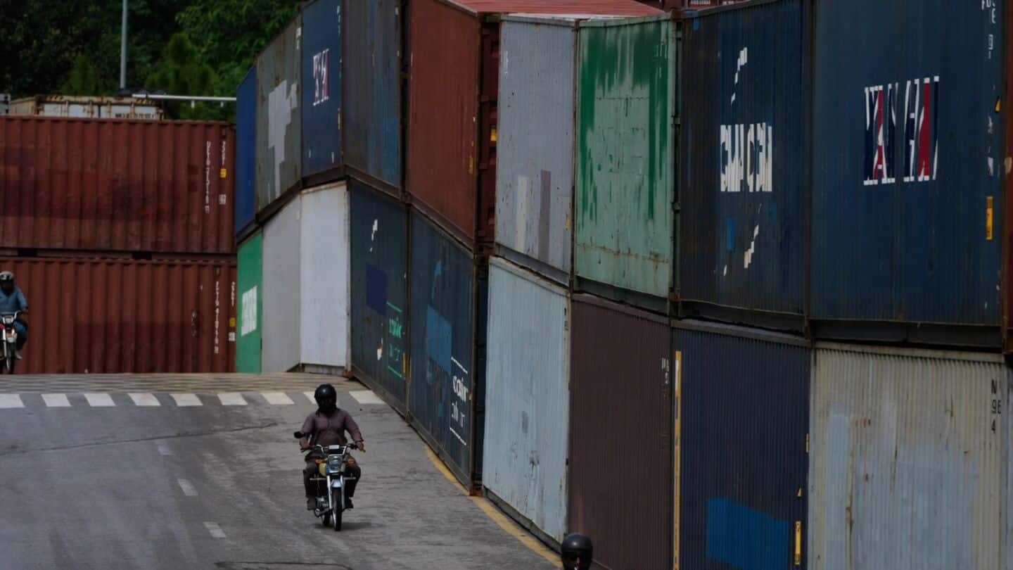 Islamabad lines shipping containers ahead of Imran Khan release rally