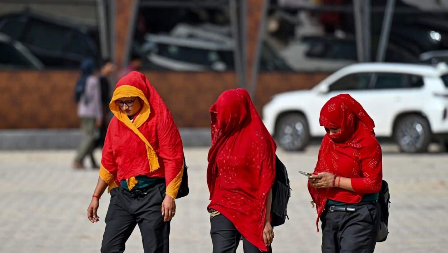 Delhi heatwave: feels like 46.7°C with max 42.4°C, dry winds