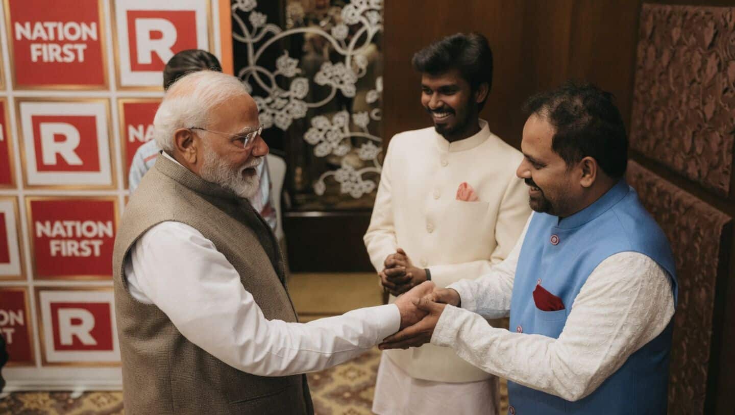 Modi meets 'Panchayat' actors Kumar and Pathak at Republic Summit
