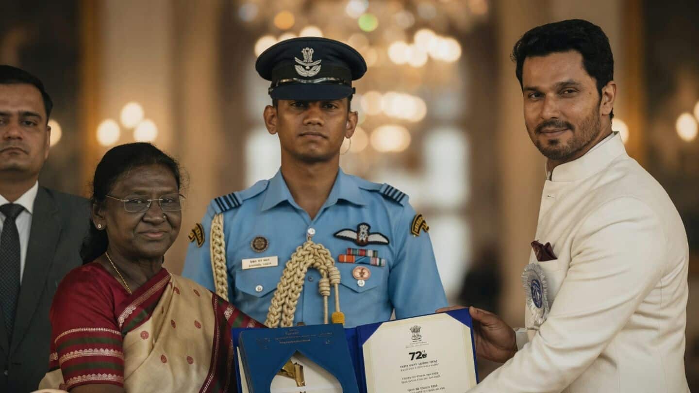 Hooda wins Best Debut Director for 'Swatantrya Veer Savarkar'