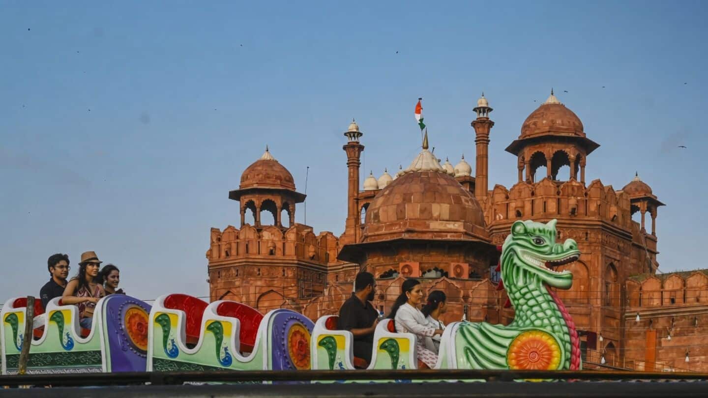 Delhi records 21 Celsius low and satisfactory AQI of 53