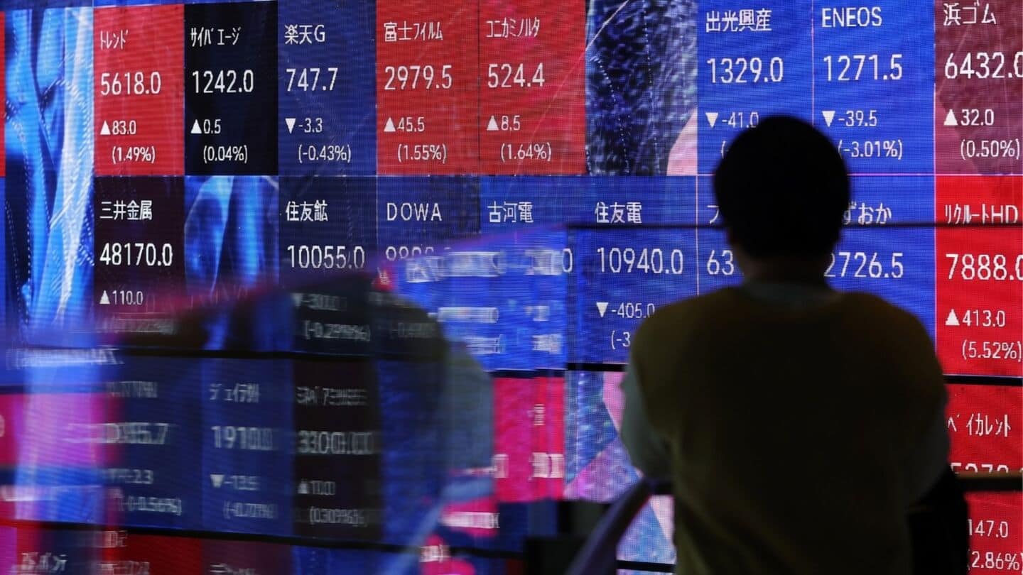 Asian stocks slump as Wall Street tech rally fades