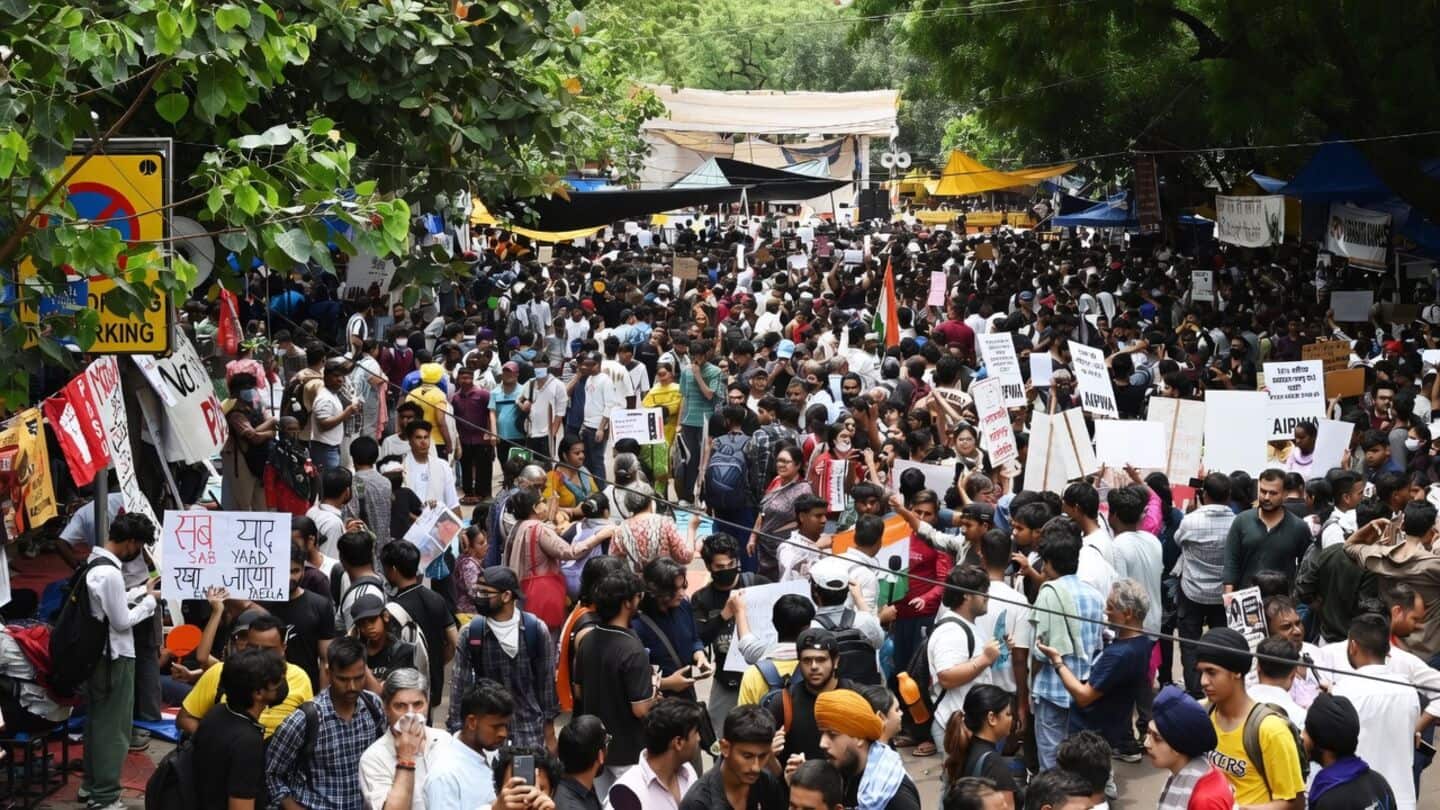 Delhi Jantar Mantar protesters over NEET leak face health crisis