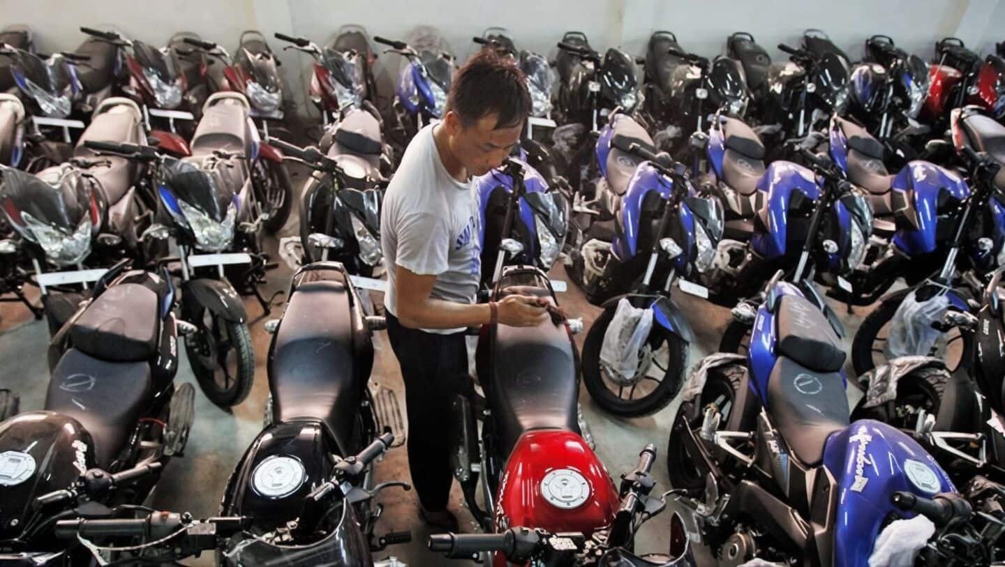 Indian automakers lift April exports 38% on fuel-efficient vehicle demand