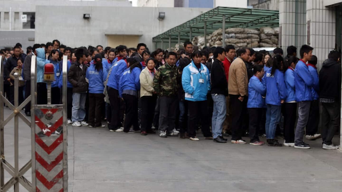 China manufacturing posts strongest month since last March, PMI 50.4