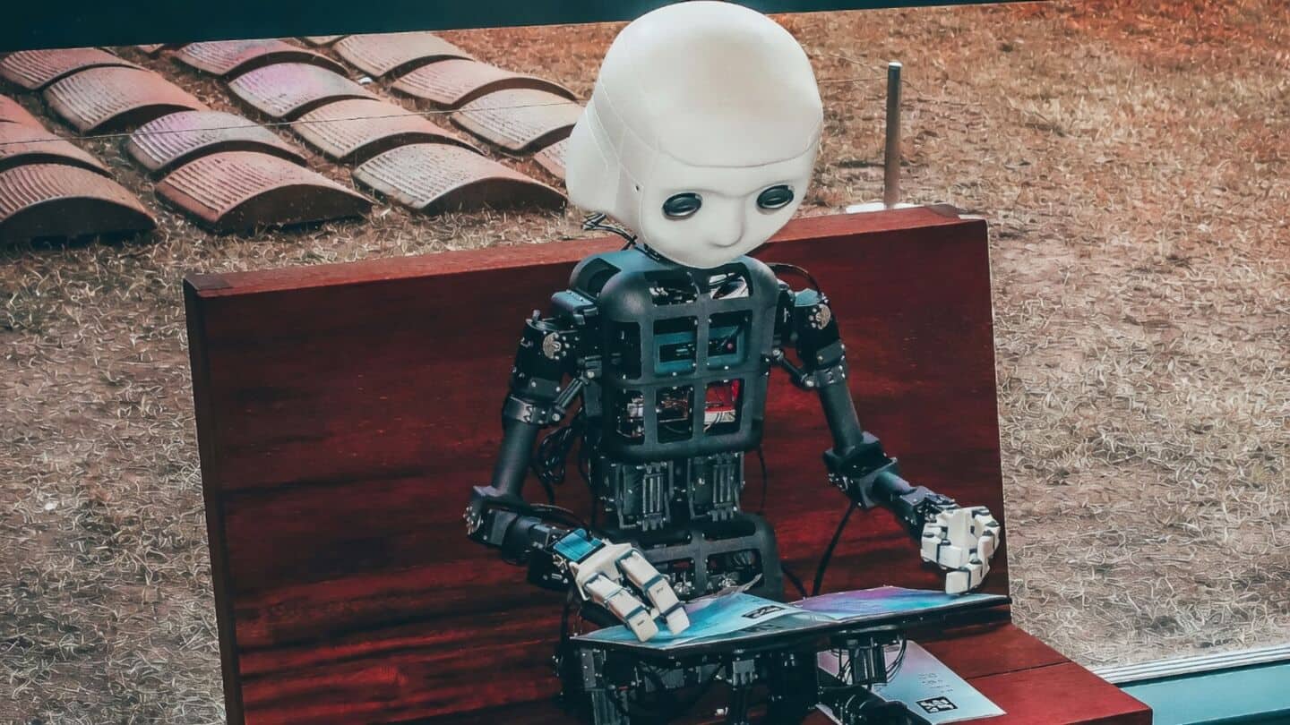 OpenAI Google and Anthropic use AI to automate office work