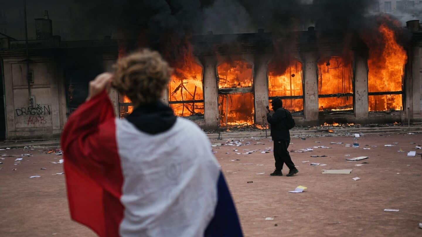 Anonymous TikTok call sparks 550,000 Gilets Jeunes protests in France