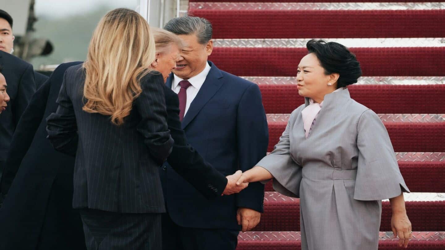 Peng Liyuan, Xi Jinping's wife, charms youth choir in Washington
