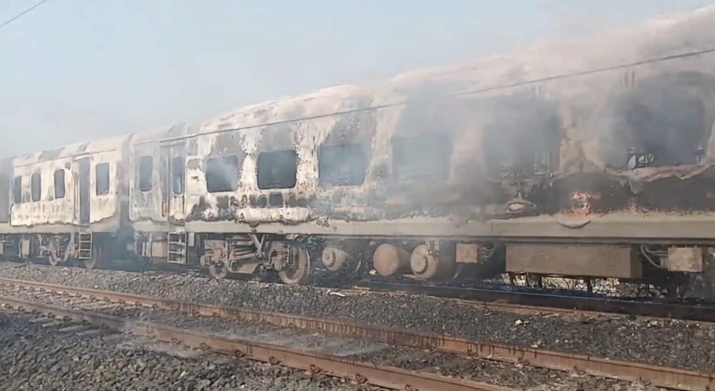 Rajdhani fire near Ratlam prompts WCR 6-member probe, no injuries