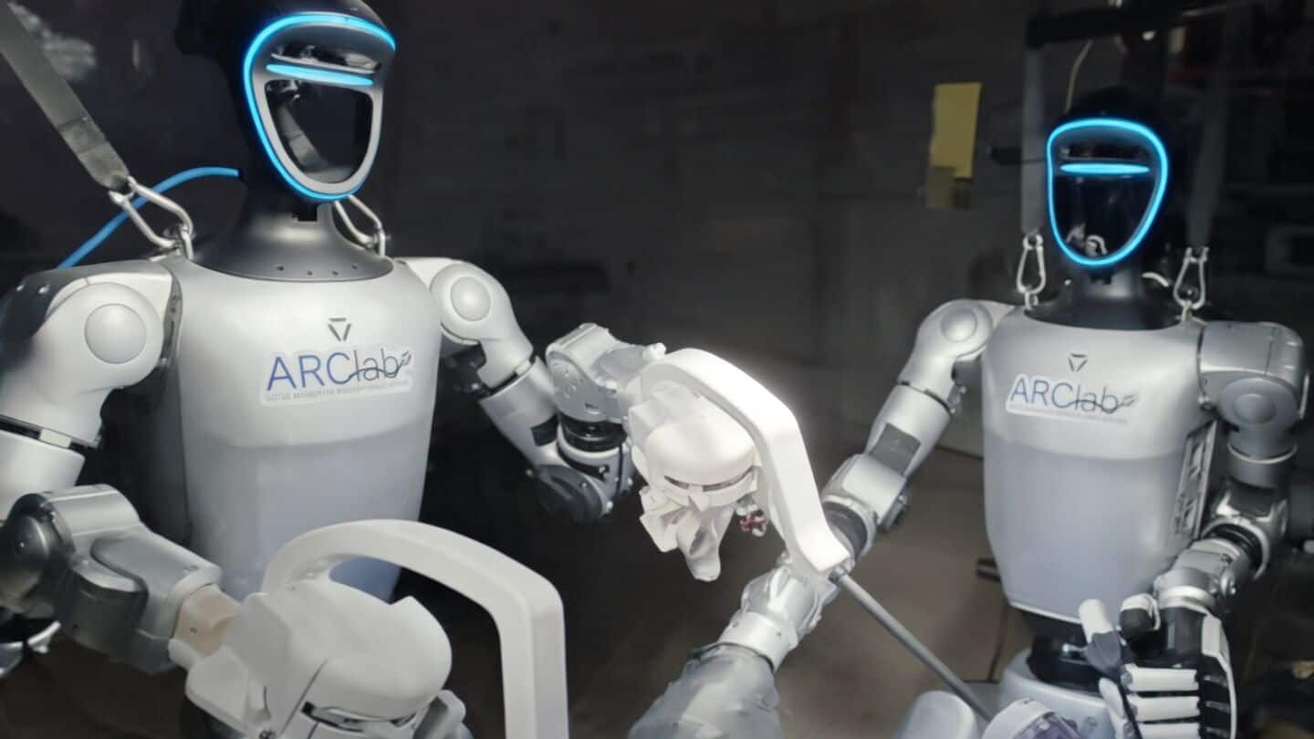 Humanoid robots showcase practical tasks at Beijing World Robot Conference