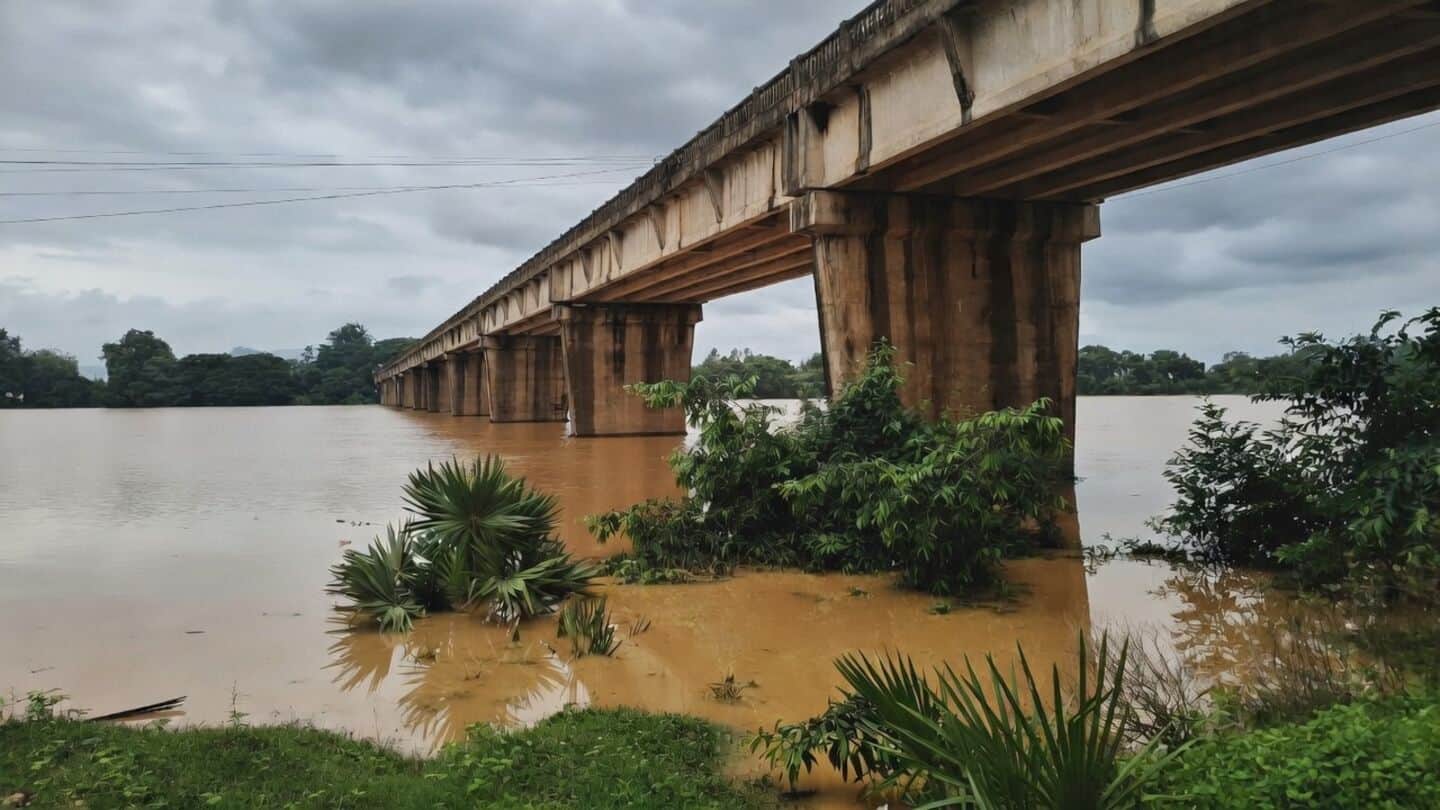 Godavari River 0.9 foot shy of Dowleswaram Barrage warning