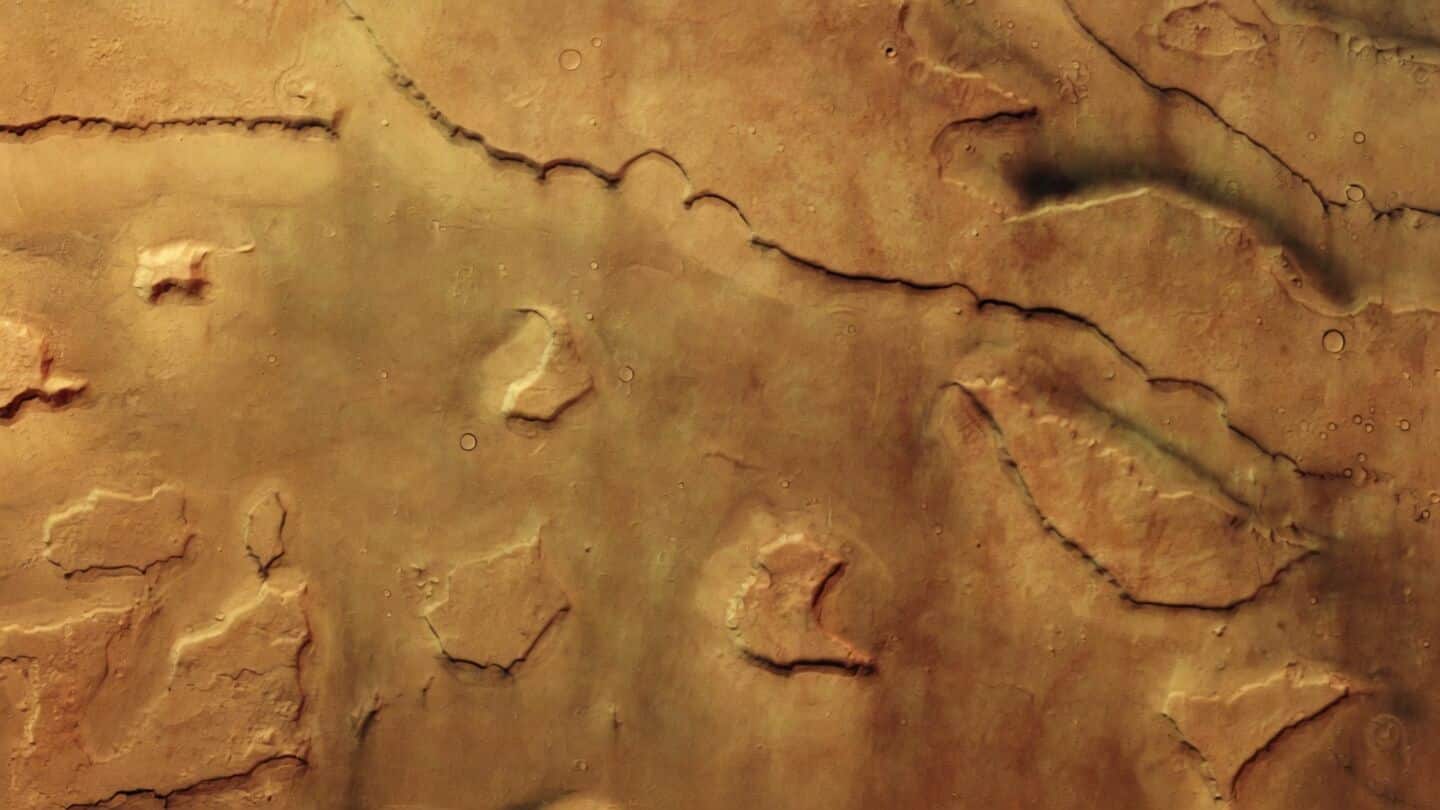 ESA's Mars Express images 30 dust devils in Mamers Valles
